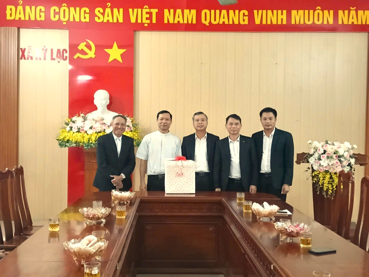 HỘI ĐỒNG MỤC VỤ GIÁO XỨ XUÂN SƠN, XÃ KỲ LẠC CHÚC MỪNG KỶ NIỆM 96 NĂM NGÀY THÀNH LẬP ĐẢNG CỘNG SẢN VIỆT NAM