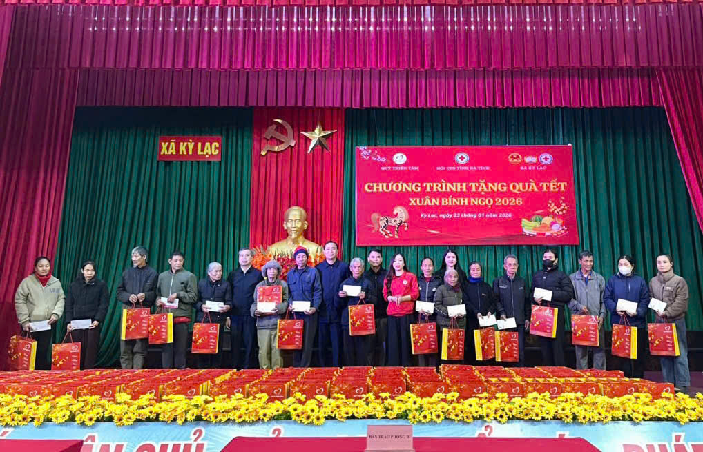 QUỸ THIỆN TÂM - TẬP ĐOÀN VINGROUP TRAO QUÀ TẾT CHO HỘ NGHÈO, HỘ CẬN NGHÈO, HỘ KHÓ KHĂN TRÊN ĐỊA BÀN XÃ KỲ LẠC