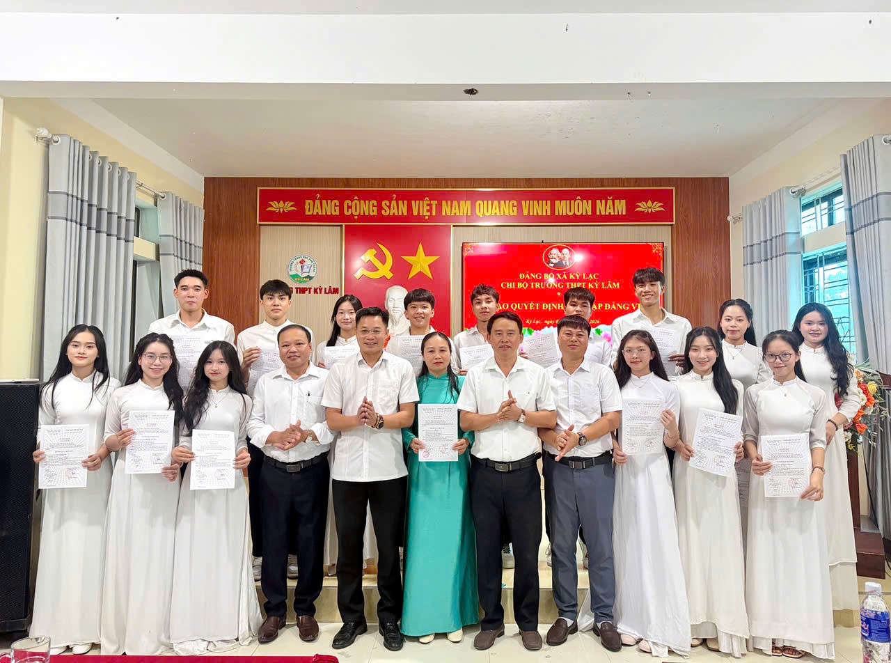 ĐẢNG ỦY XÃ KỲ LẠC TỔ CHỨC LỄ KẾT NẠP 16 ĐẢNG VIÊN MỚI: SỨC BẬT MỚI TỪ SỨC TRẺ