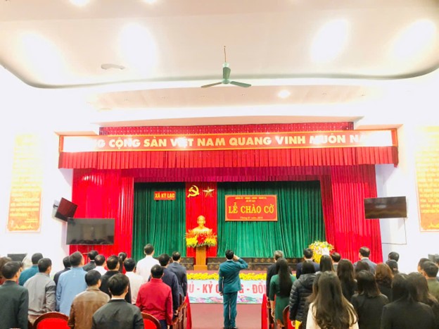 XÃ KỲ LẠC TỔ CHỨC CHÀO CỜ ĐẦU THÁNG VÀ CÔNG BỐ QUYẾT ĐỊNH THÀNH LẬP TRẠM Y TẾ XÃ