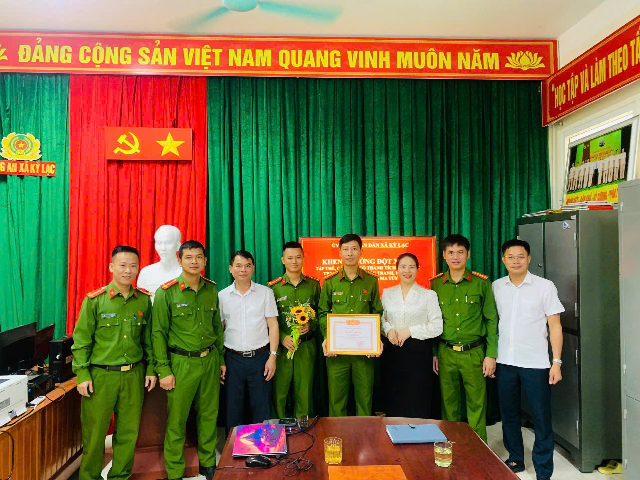 KHEN THƯỞNG ĐỘT XUẤT TRONG CÔNG TÁC ĐẤU TRANH PHÒNG, CHỐNG TỘI PHẠM MA TUÝ
