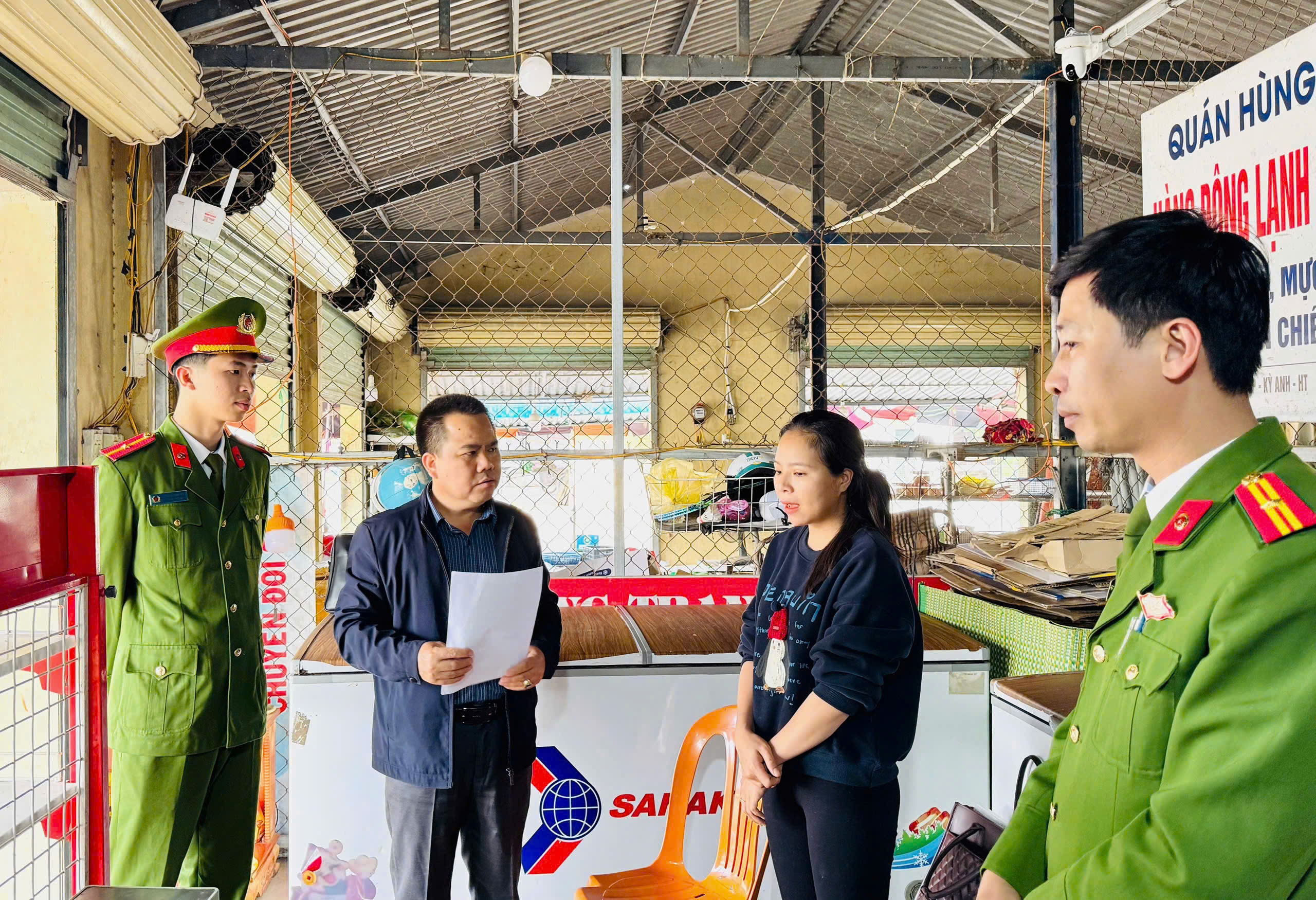  Đoàn kiểm tra liên ngành An toàn thực phẩm, công tác quản lý và kinh doanh dược xã Kỳ Lạc kiểm tra các cơ sở trên địa bàn trước trong và sau tết Nguyên đán Bính Ngọ 2026