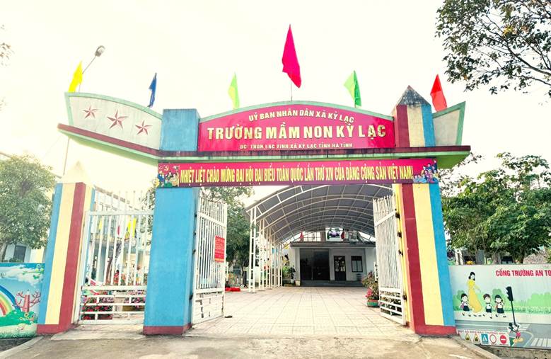 Ảnh c&oacute; chứa văn bản, ngo&agrave;i trời, c&acirc;y cối, bầu trời

Nội dung do AI tạo ra c&oacute; thể kh&ocirc;ng ch&iacute;nh x&aacute;c.