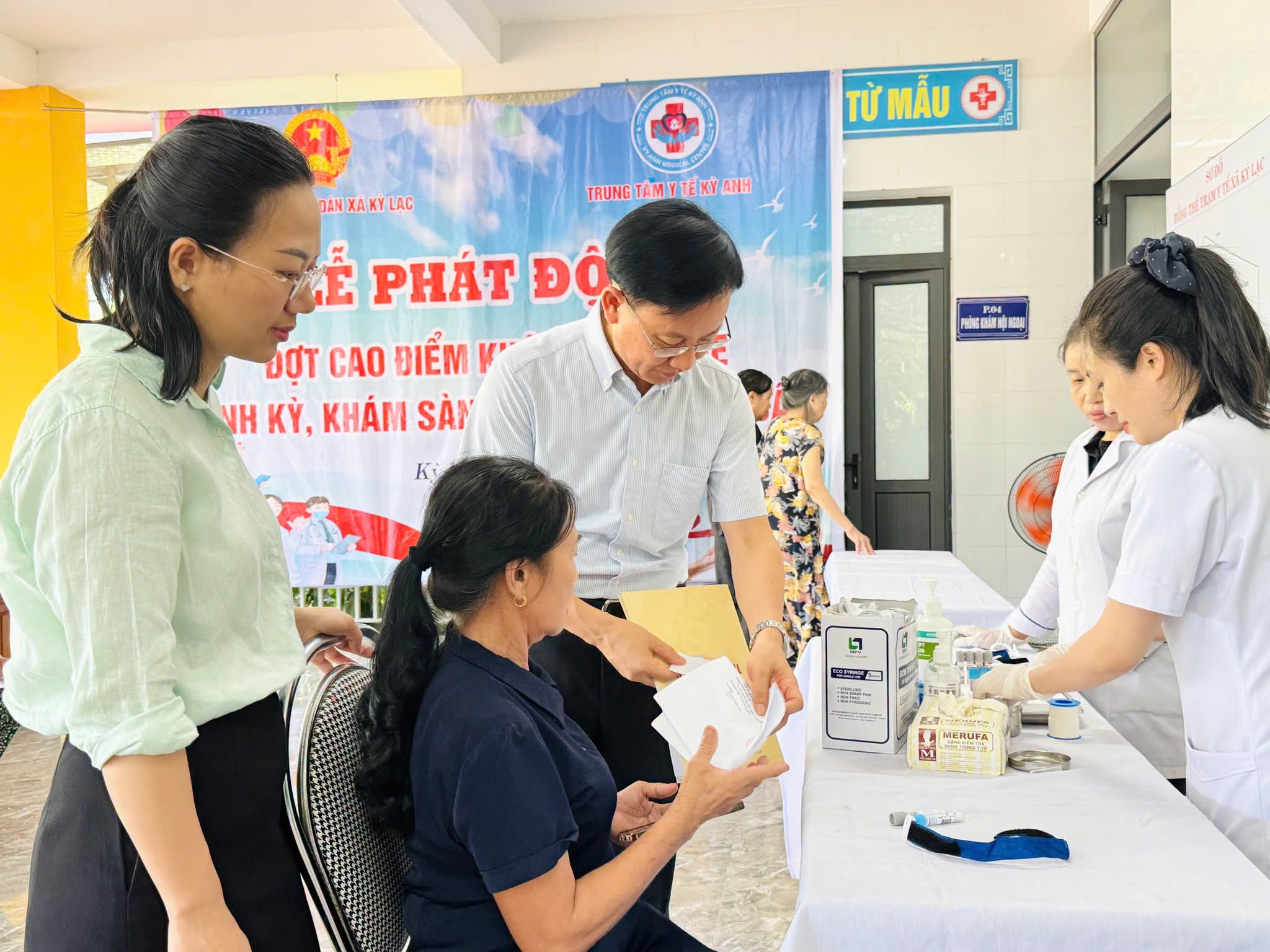 UBND XÃ KỲ LẠC TỔ CHỨC LỄ PHÁT ĐỘNG VÀ TRIỂN KHAI ĐỢT CAO ĐIỂM KHÁM SỨC KHỎE ĐỊNH KỲ, KHÁM SÀNG LỌC MIỄN PHÍ CHO CÁC ĐỐI TƯỢNG ƯU TIÊN