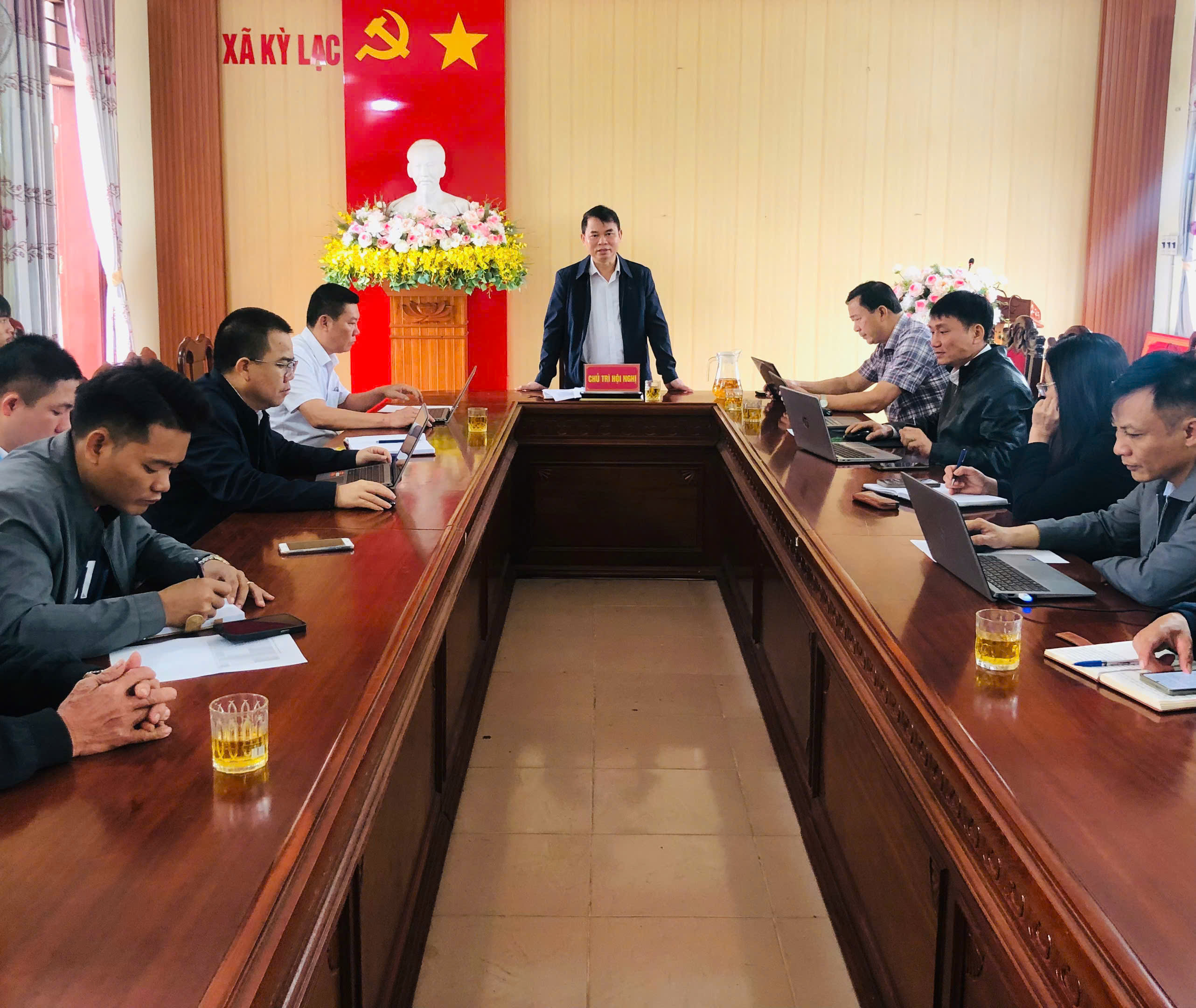 UỶ BAN NHÂN DÂN XÃ KỲ LẠC TỔ CHỨC BUỔI LÀM VIỆC VỚI CÁC HỘ DÂN LIÊN QUAN ĐẾN DỰ ÁN CẤP NƯỚC KHU KINH TẾ VŨNG ÁNG (HẠNG MỤC LÒNG RÀO TRỔ).