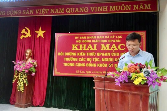 Xã Kỳ Lạc bồi dưỡng kiến thức Quốc phòng - An ninh cho Trưởng các dòng họ, người có uy tín trong cộng đồng khóa 01 năm 2026 