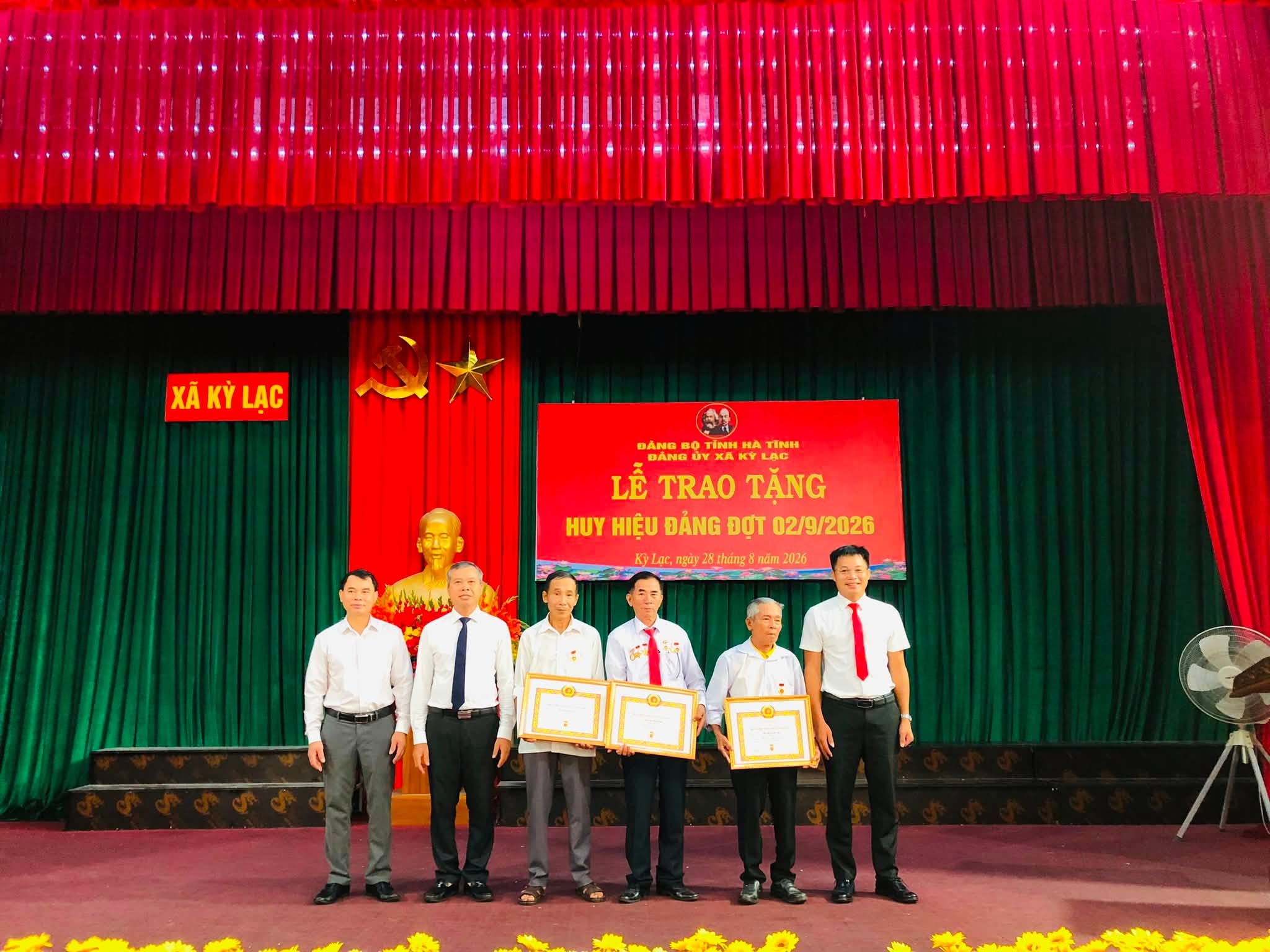 Đảng bộ xã Kỳ Lạc long trọng tổ chức Lễ trao tặng huy hiệu Đảng đợt 02/9/2026