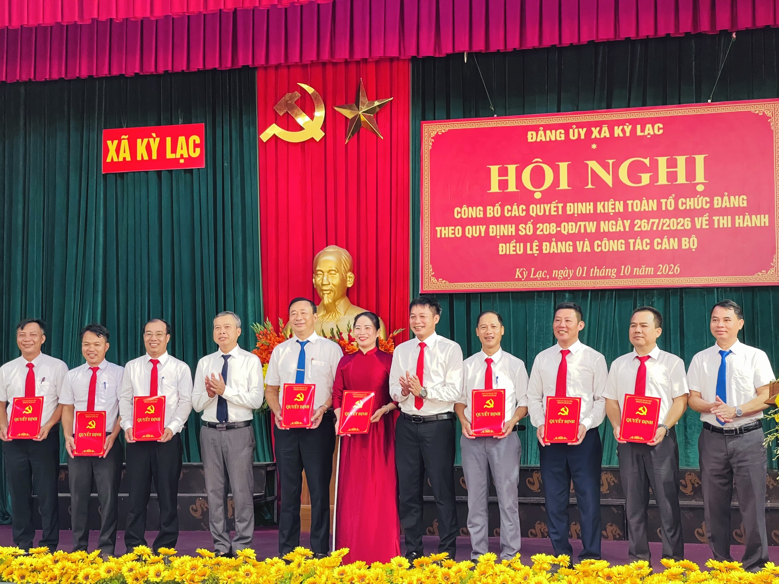 Đảng ủy xã Kỳ Lạc công bố các Quyết định kiện toàn tổ chức Đảng