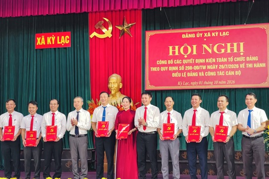 Đảng ủy xã Kỳ Lạc công bố các Quyết định kiện toàn tổ chức Đảng 