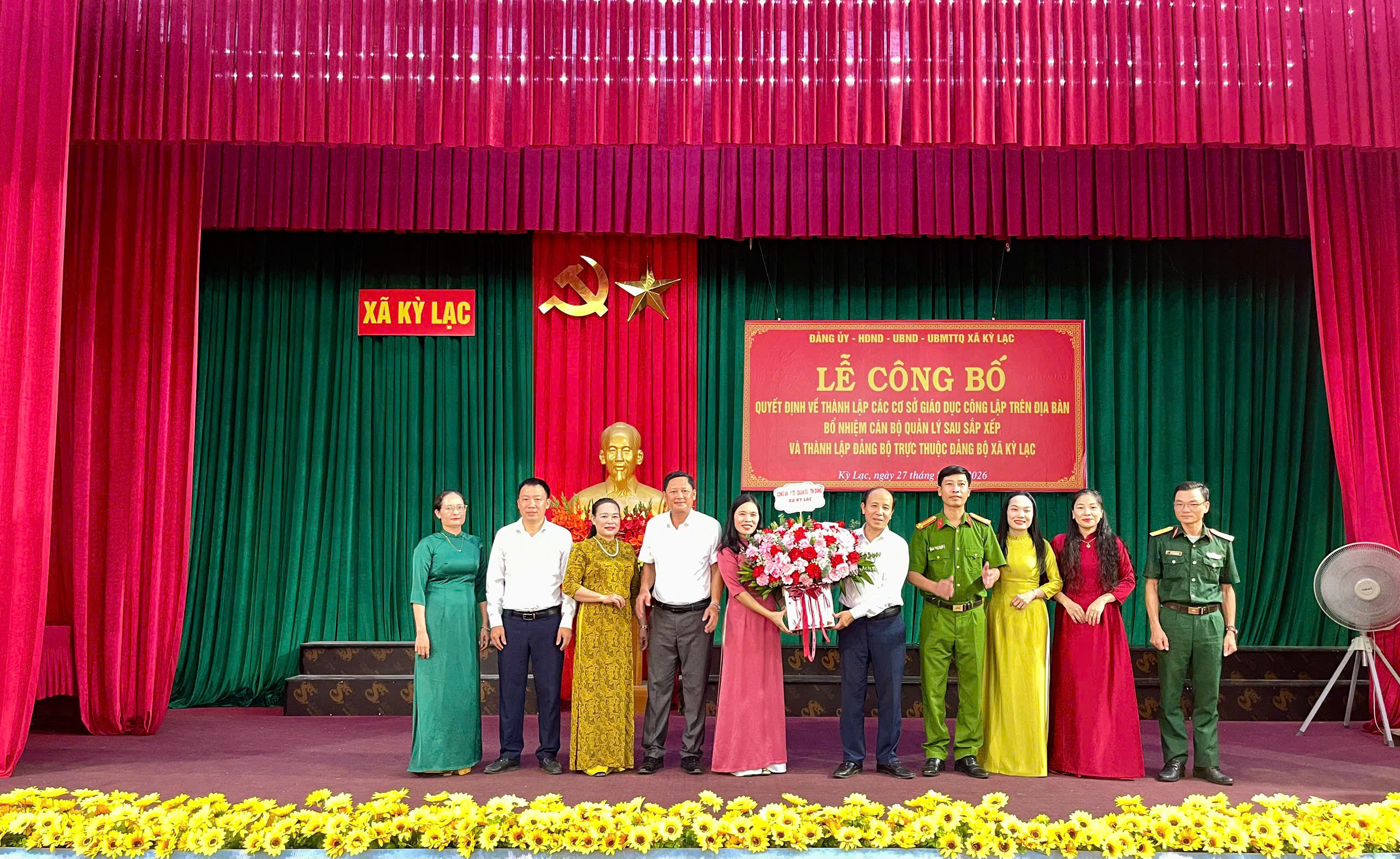 Xã Kỳ Lạc công bố các Quyết định thành lập cơ sở giáo dục công lập, bổ nhiệm cán bộ quản lý và thành lập tổ chức Đảng sau sắp xếp