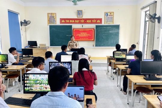 UBND xã Kỳ Lạc tổ chức tập huấn kỹ năng công nghệ thông tin cơ bản cho cán bộ thôn sau sáp nhập 