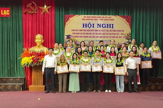 Xã Kỳ Lạc biểu dương các mô hình học tập tiêu biểu giai đoạn 2021 - 2026, tuyên dương, khen thưởng giáo viên, học sinh giỏi các cấp năm học 2025 – 2026. 