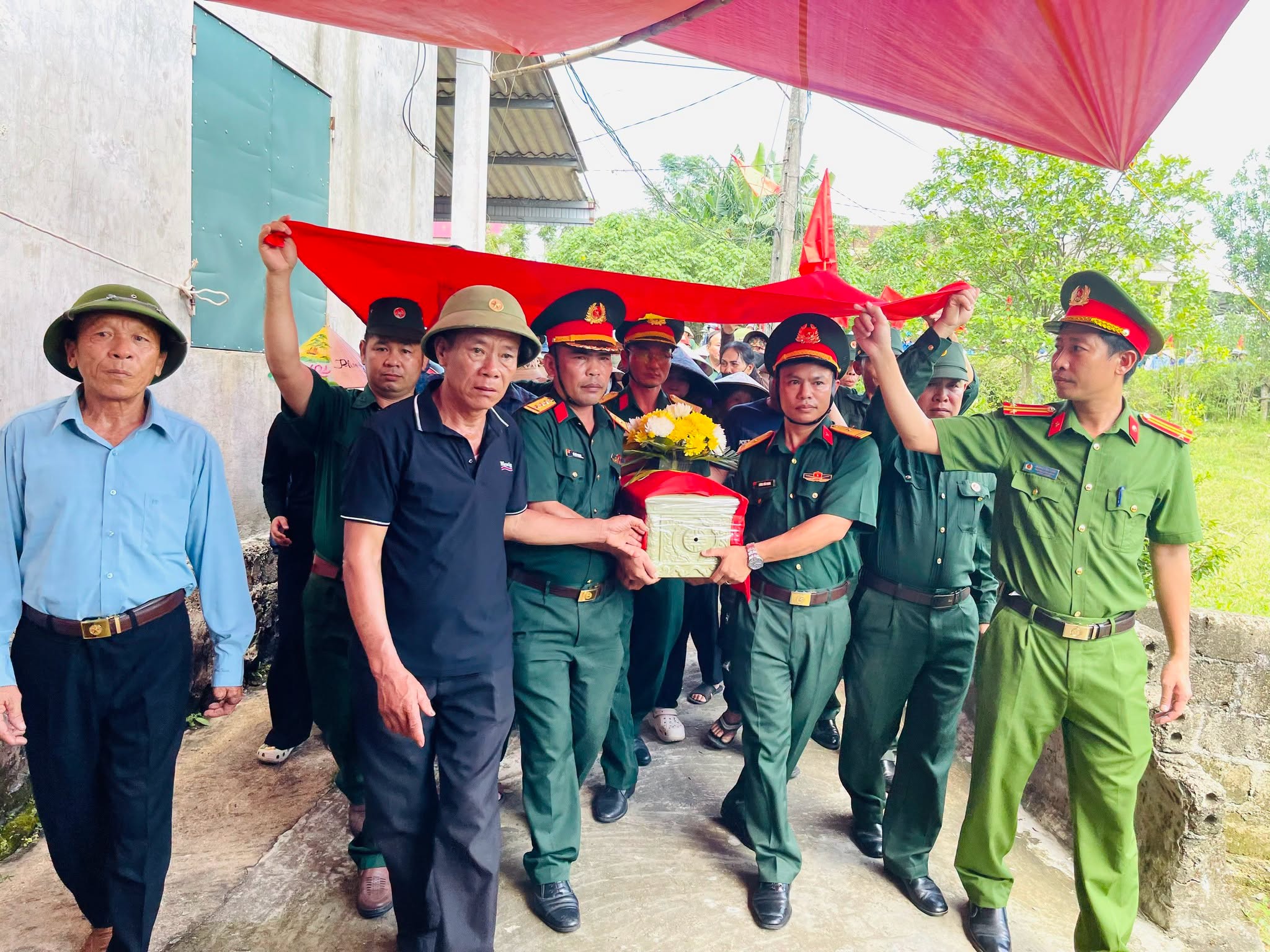 Xã Kỳ Lạc trong trọng tổ chức Lễ đón nhận, truy điệu và an táng hài cốt liệt sĩ Phan Công Luỵn