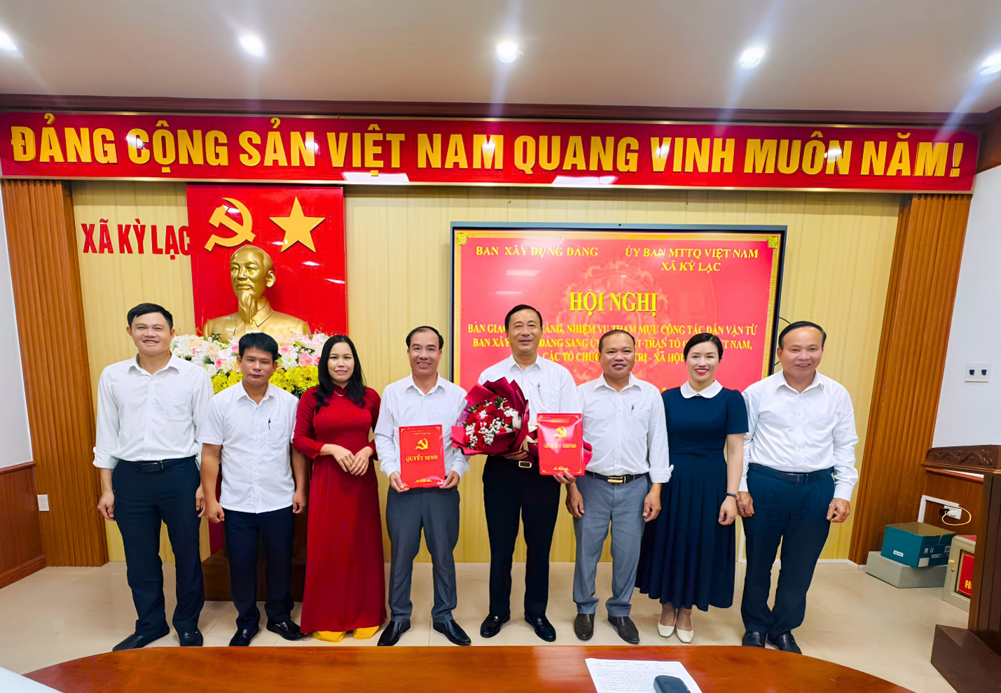 Đảng ủy xã Kỳ Lạc bàn giao công tác dân vận