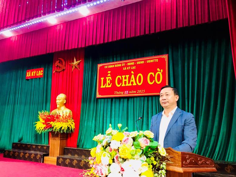 Ảnh c&oacute; chứa trang phục, trong nh&agrave;, người, đ&agrave;n &ocirc;ngNội dung do AI tạo ra c&oacute; thể kh&ocirc;ng ch&iacute;nh x&aacute;c.