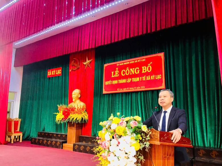 Ảnh có chứa trang phục, bộ đồ, trong nhà, thính phòng
Nội dung do AI tạo ra có thể không chính xác.
