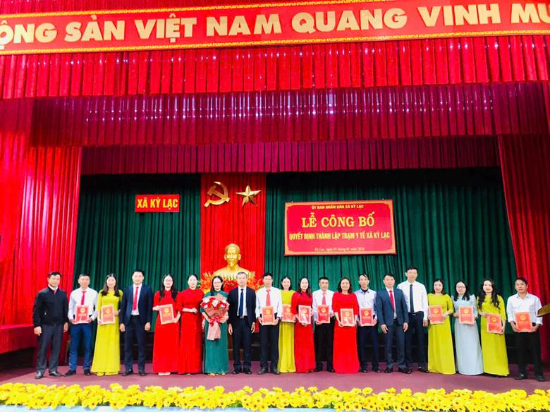 Ảnh có chứa Rèm nhà hát, Nhà hát, rèm, trang phục
Nội dung do AI tạo ra có thể không chính xác.