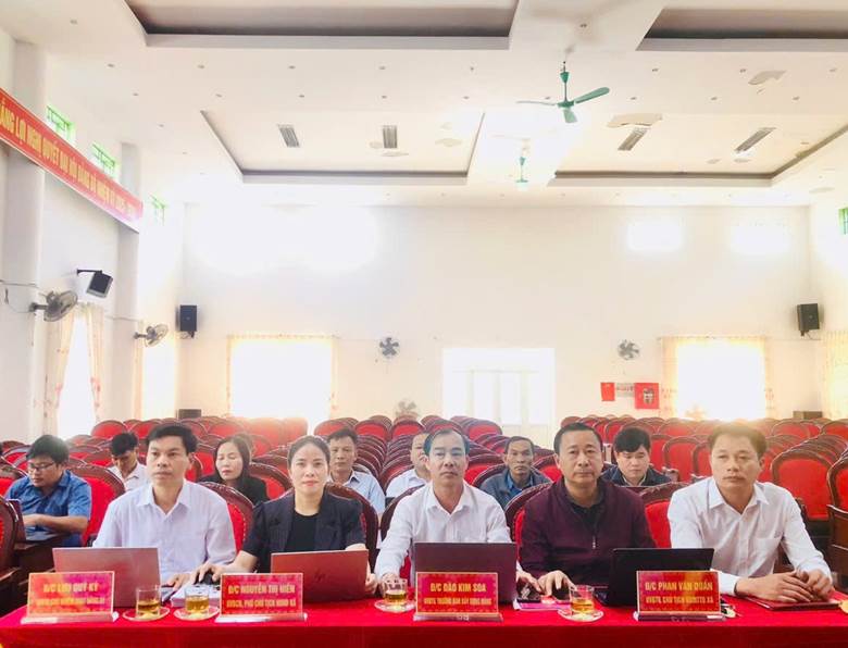 Ảnh có chứa đàn ông, trang phục, trong nhà, người
Nội dung do AI tạo ra có thể không chính xác.